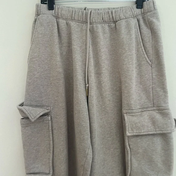 Abercrombie & Fitch Light Gray Cargo Joggers - Picture 7 of 12
